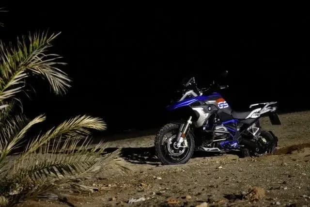 Motorrad bei Nacht